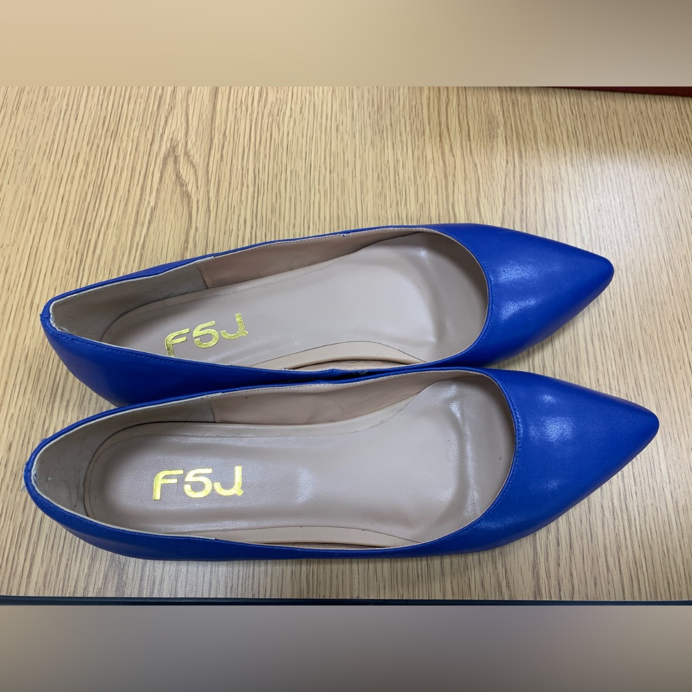 Flat blues shoes